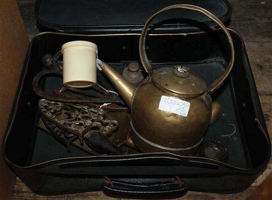 5 brass, wrought and cast iron Trivets, 19th century and later, IKg and 2 other brass weights; a brass Kettle, shovel & 4 other items